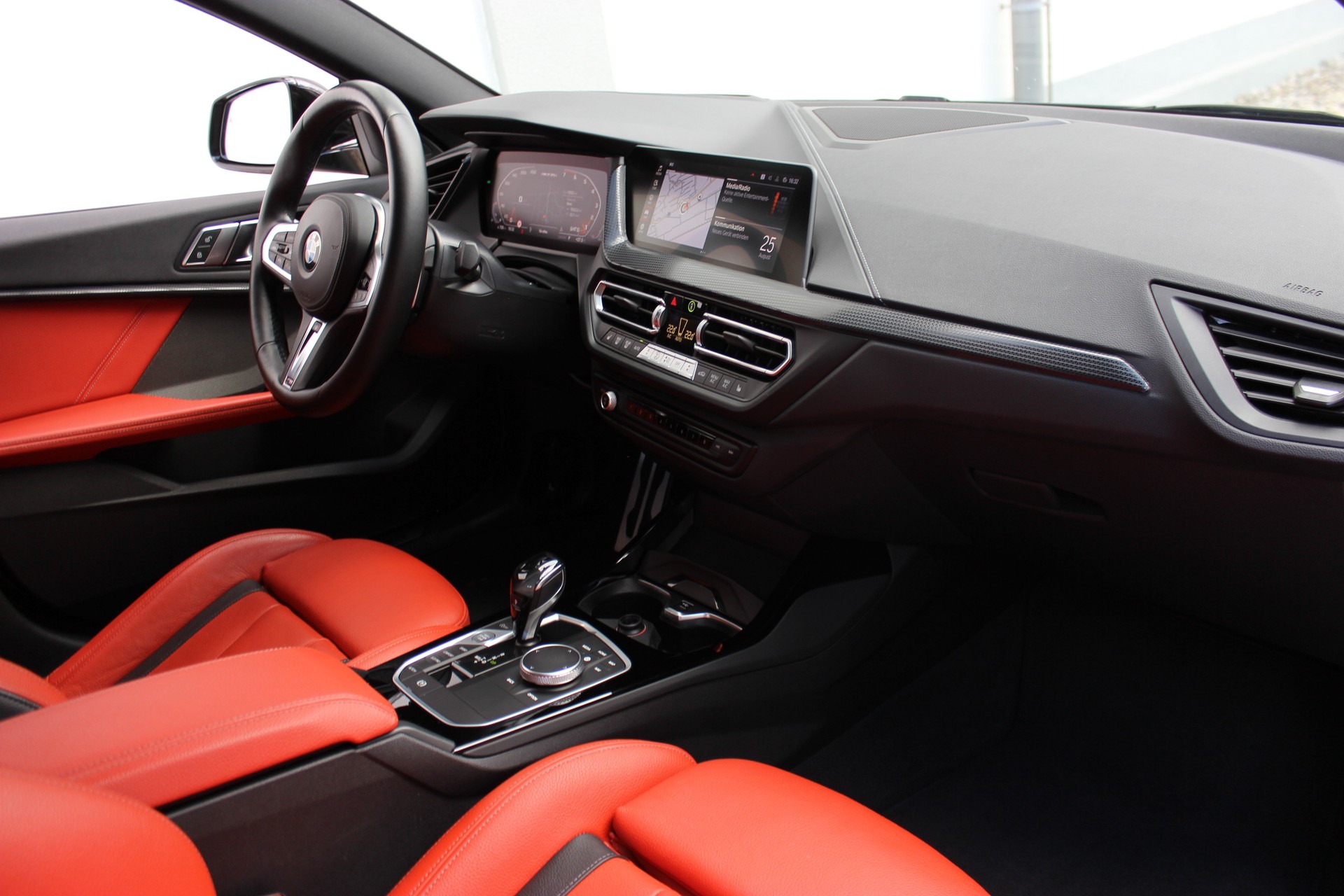 BMW M235i Gran Coupé xDrive M PERFORMANCE PAKET-image-3