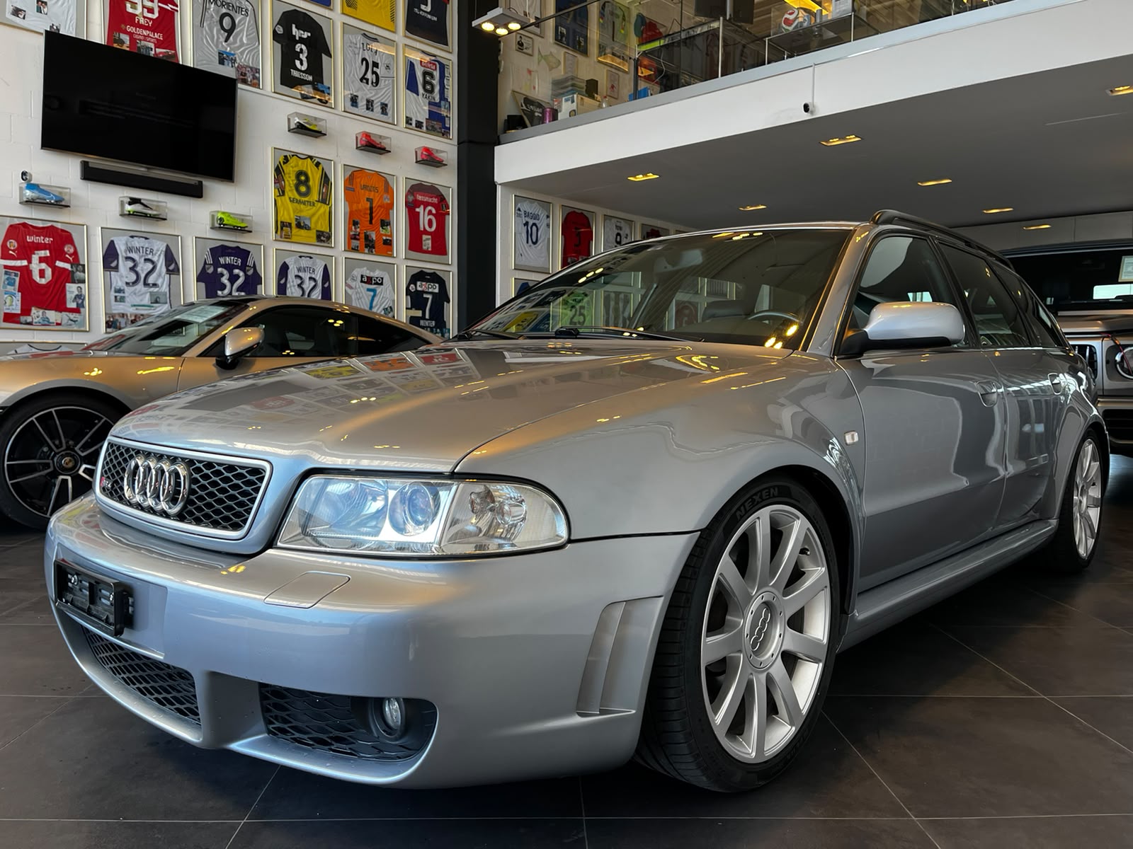AUDI RS4 Avant quattro-image-2