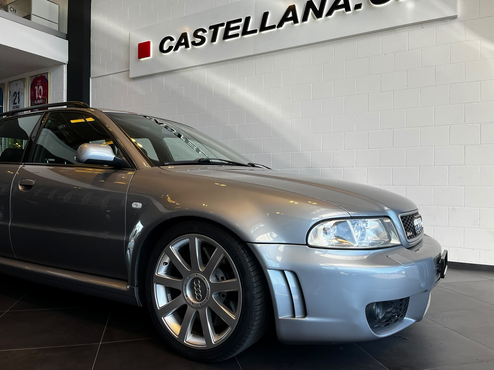 AUDI RS4 Avant quattro-image-3