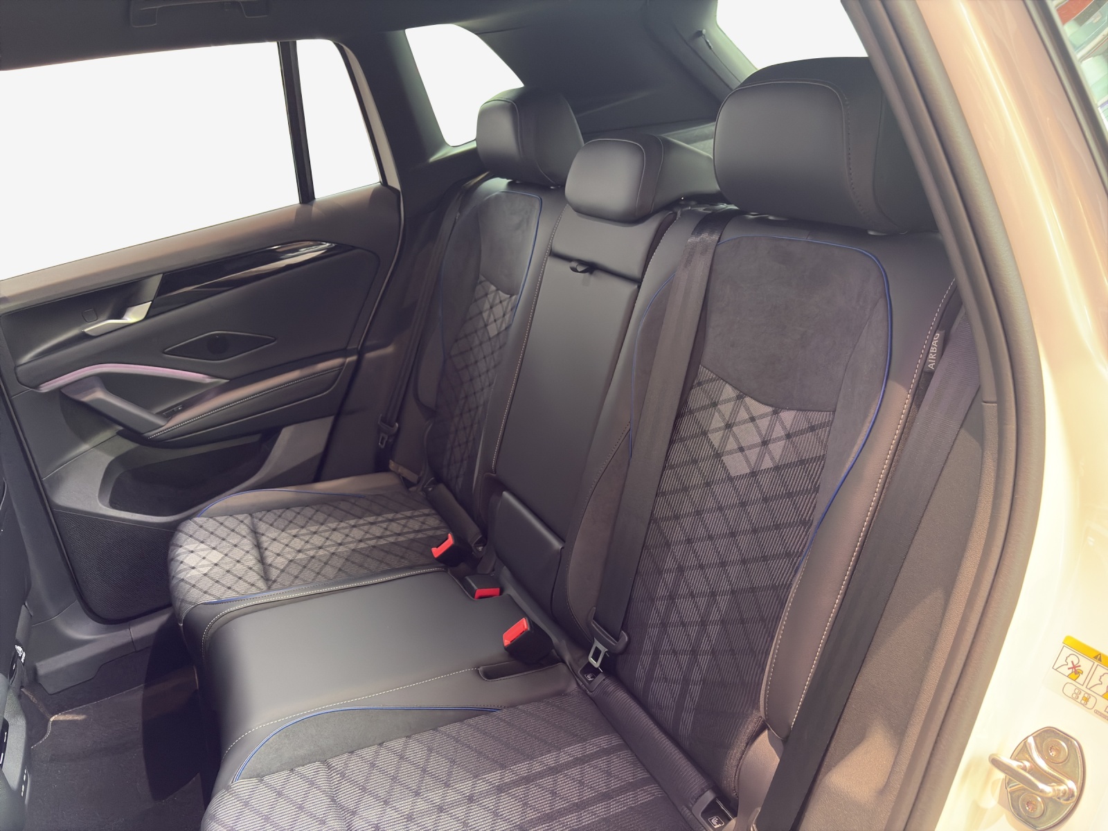 VW Tiguan 2.0 TSI DSG R-Line 4Motion-image-10