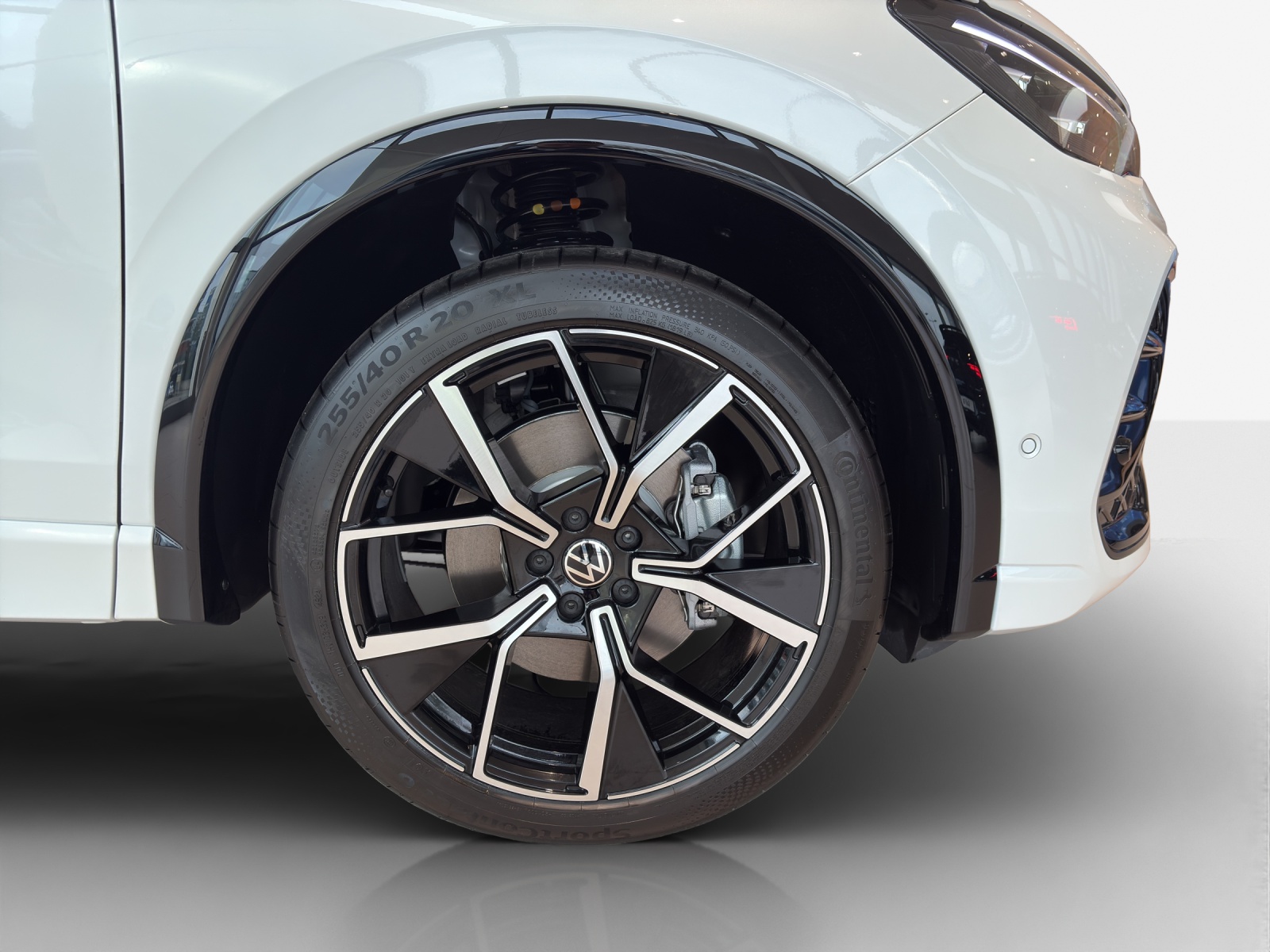VW Tiguan 2.0 TSI DSG R-Line 4Motion-image-12