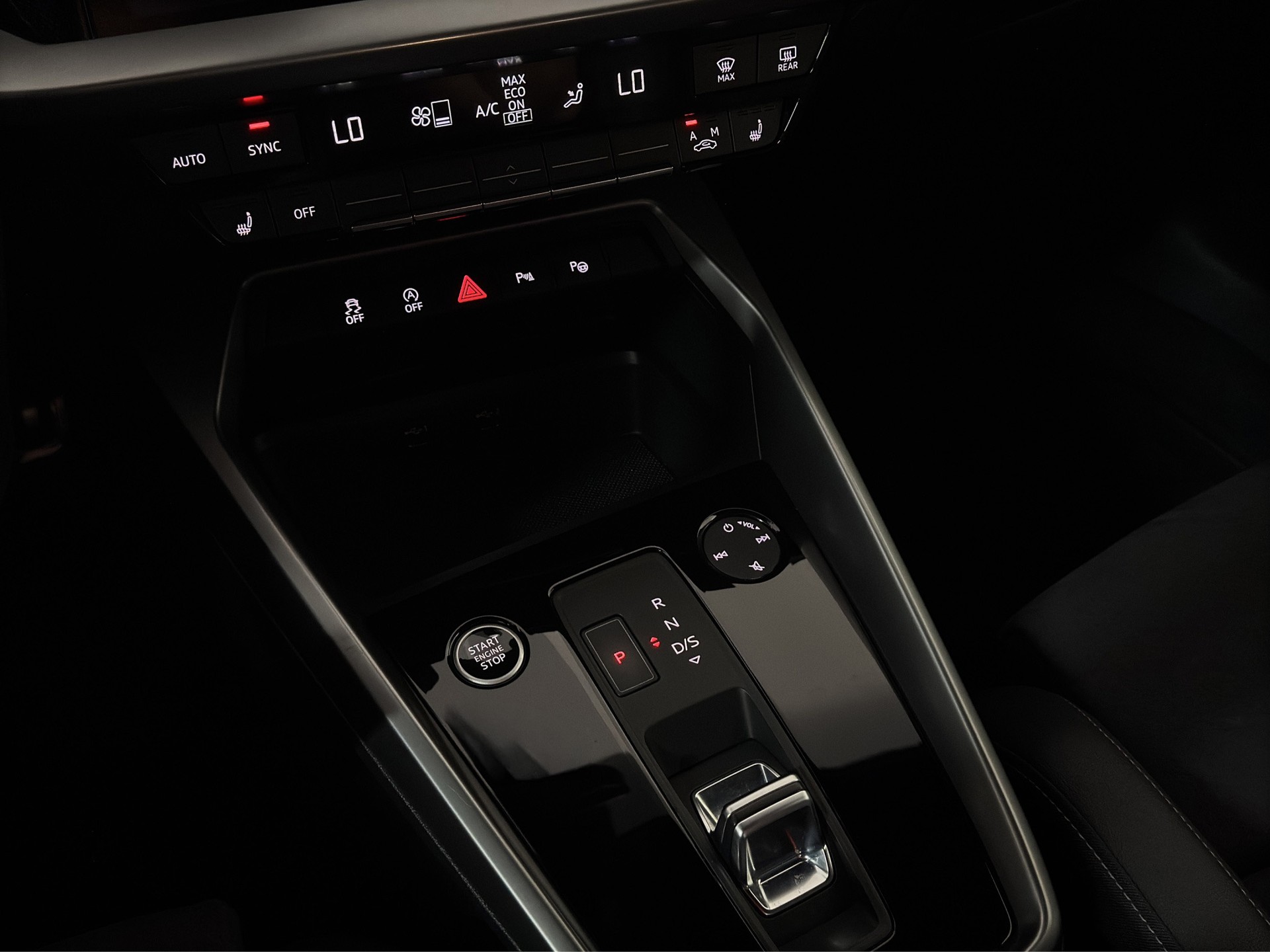 AUDI A3 Limousine 35 TFSI S-Line S-tronic "Navi- Virtual Cockpit Plus"-image-13