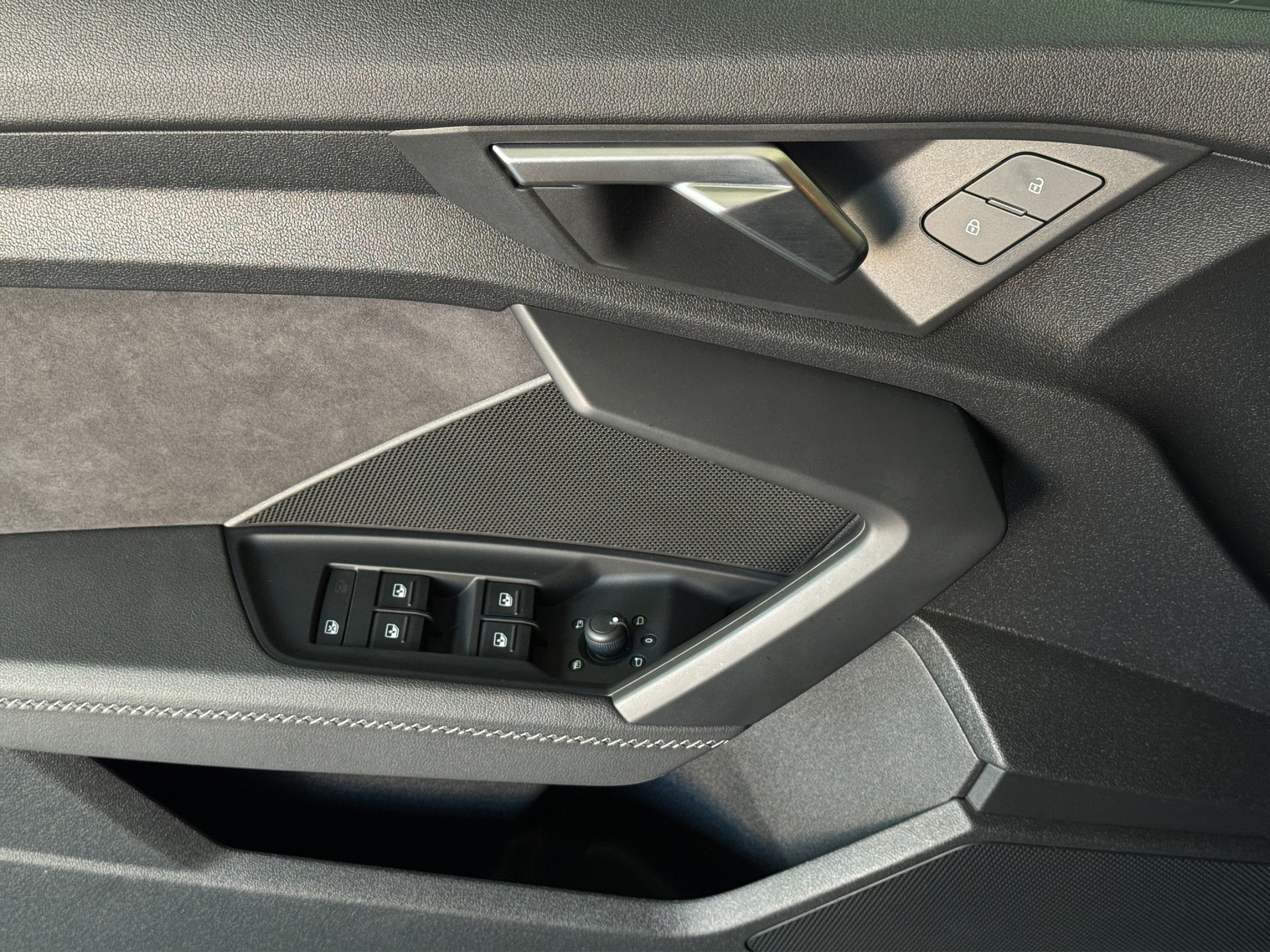 AUDI A3 Limousine 35 TFSI S-Line S-tronic "Navi- Virtual Cockpit Plus"-image-7