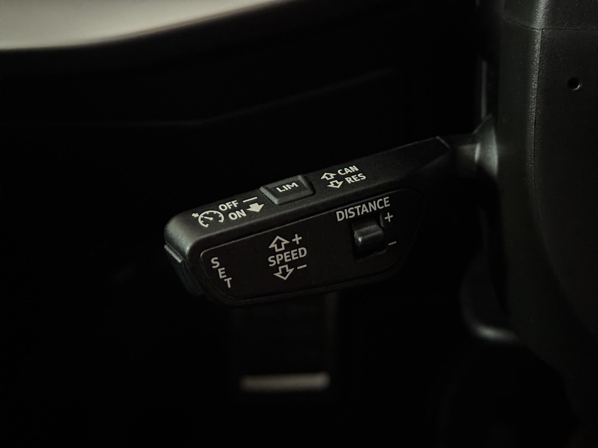AUDI A3 Limousine 35 TFSI S-Line S-tronic "Navi- Virtual Cockpit Plus"-image-12