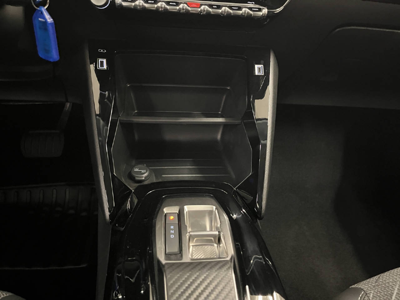 PEUGEOT 208 1.2 Hybrid Allure-image-11