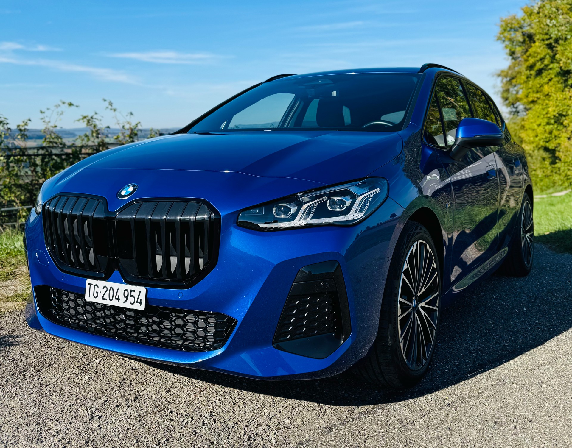 BMW 218d Active Tourer M Sport DKG / AHK / frischer Service-image-1