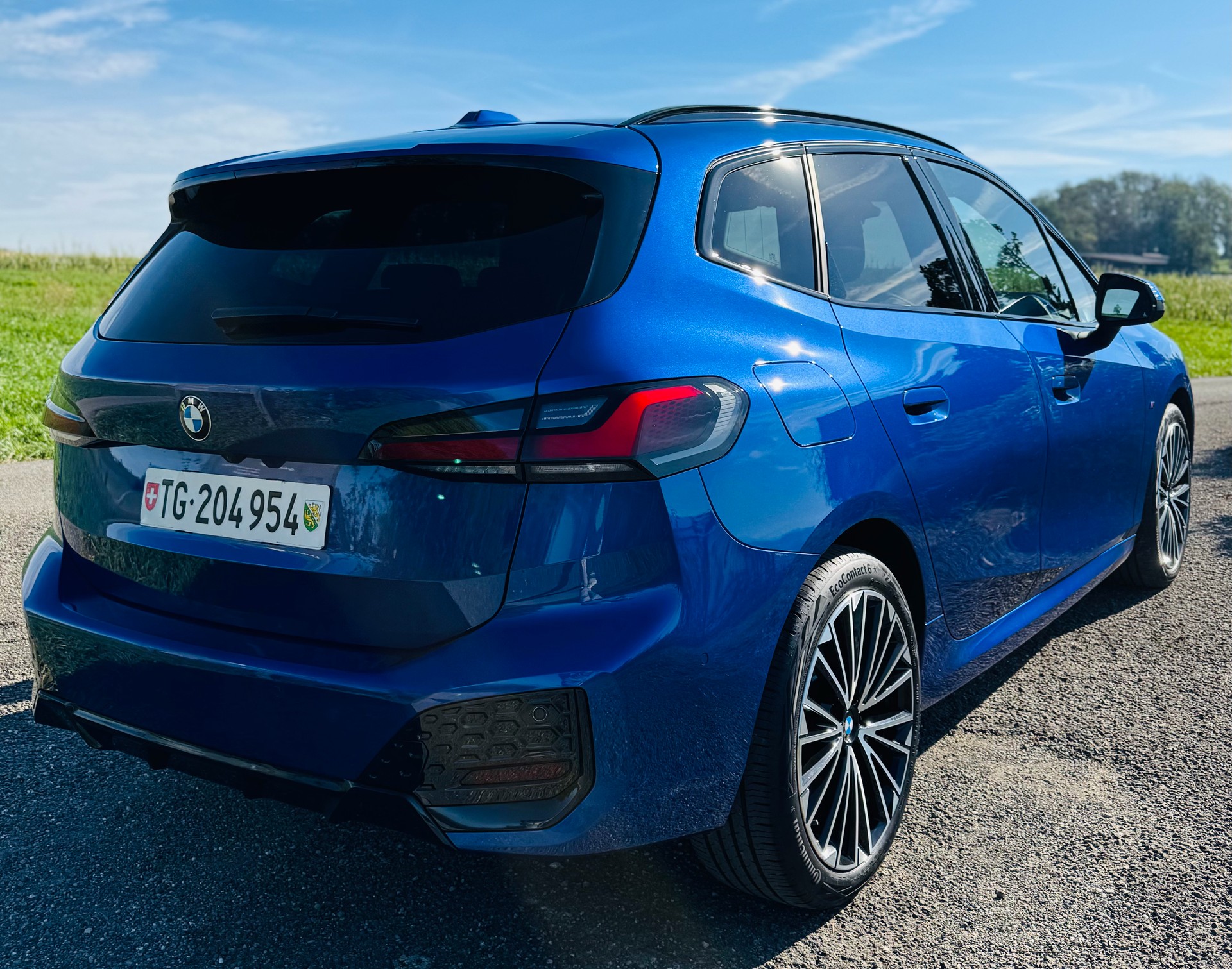 BMW 218d Active Tourer M Sport DKG / AHK / frischer Service-image-7