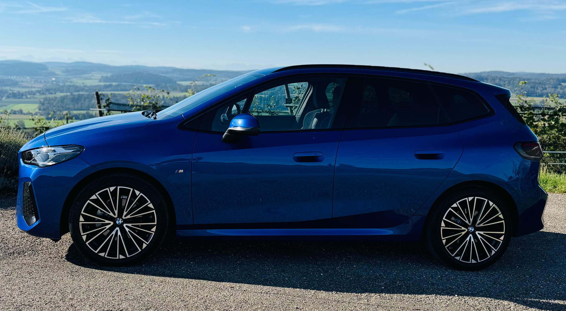 BMW 218d Active Tourer M Sport DKG / AHK / frischer Service-image-2