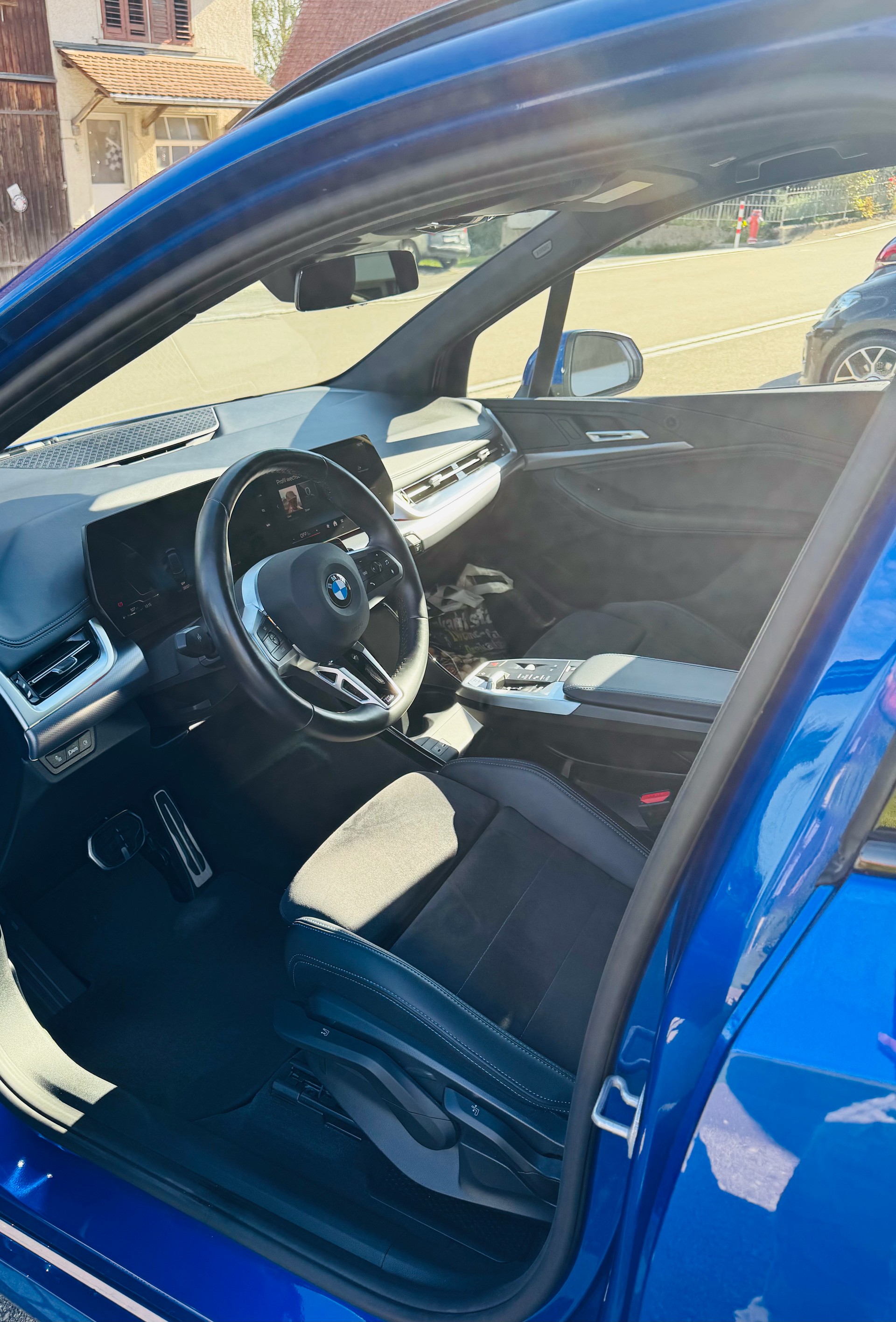 BMW 218d Active Tourer M Sport DKG / AHK / frischer Service-image-10