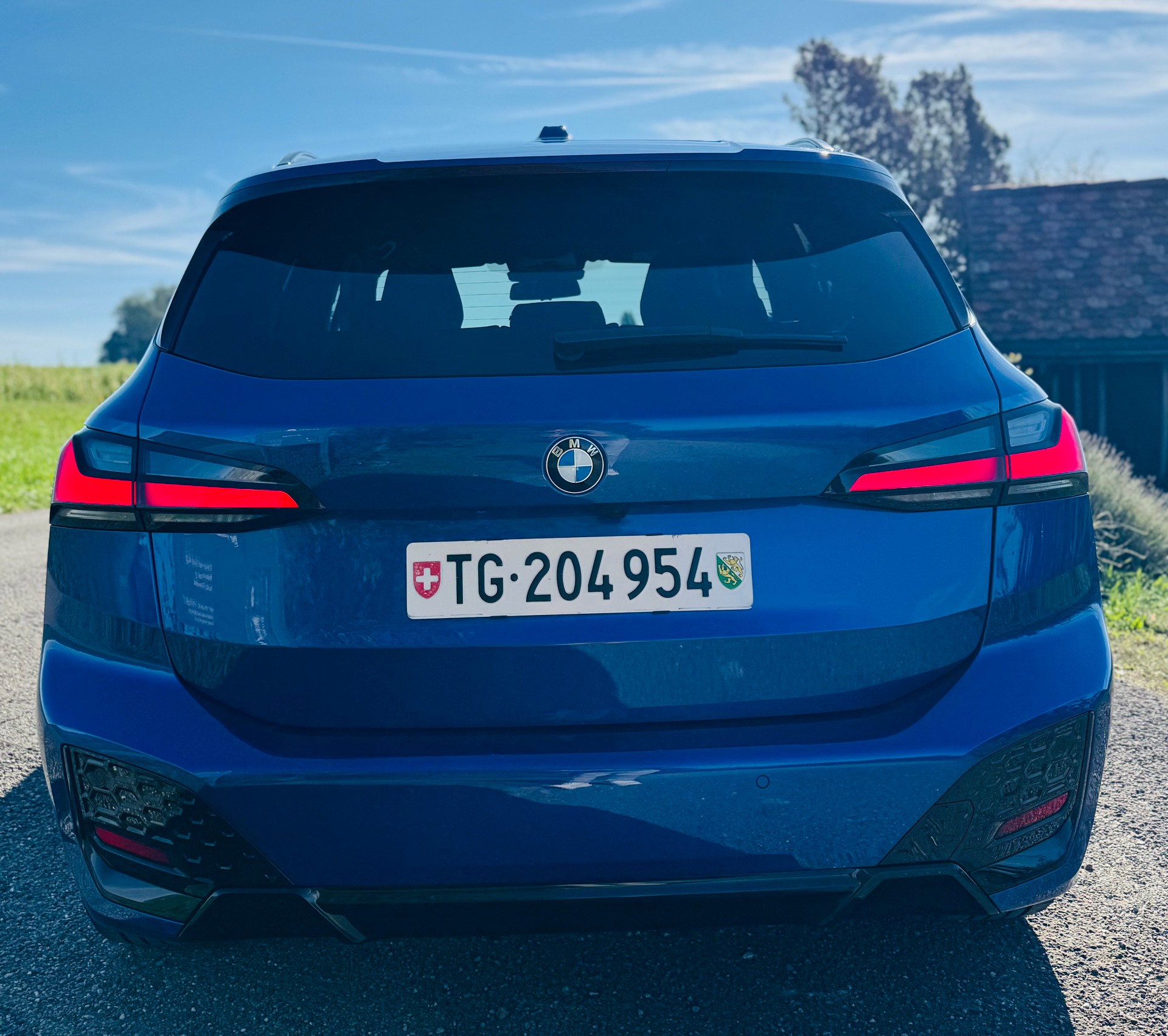 BMW 218d Active Tourer M Sport DKG / AHK / frischer Service-image-4