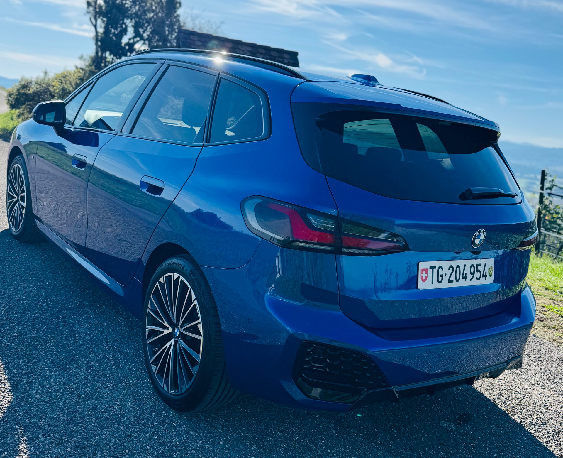 BMW 218d Active Tourer M Sport DKG / AHK / frischer Service-image-3