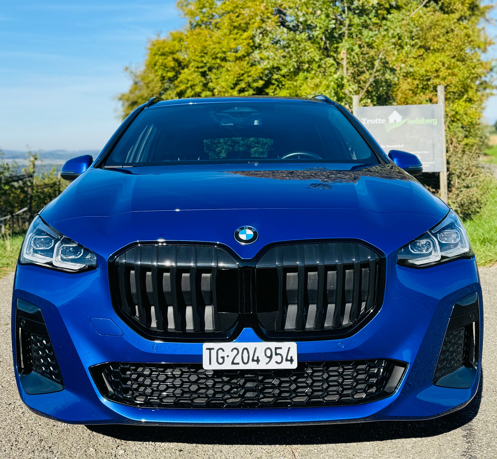 BMW 218d Active Tourer M Sport DKG / AHK / frischer Service-image-0
