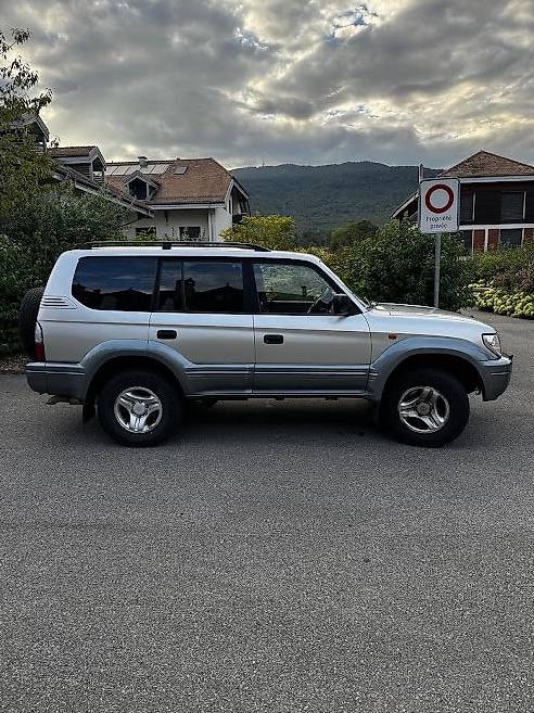 TOYOTA Toyota LandCruiser KDJ95-image-1