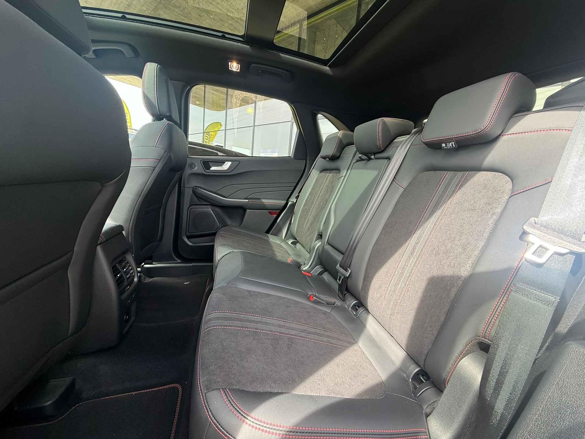 FORD Kuga 2.5 FHEV ST-Line X 4WD-image-7