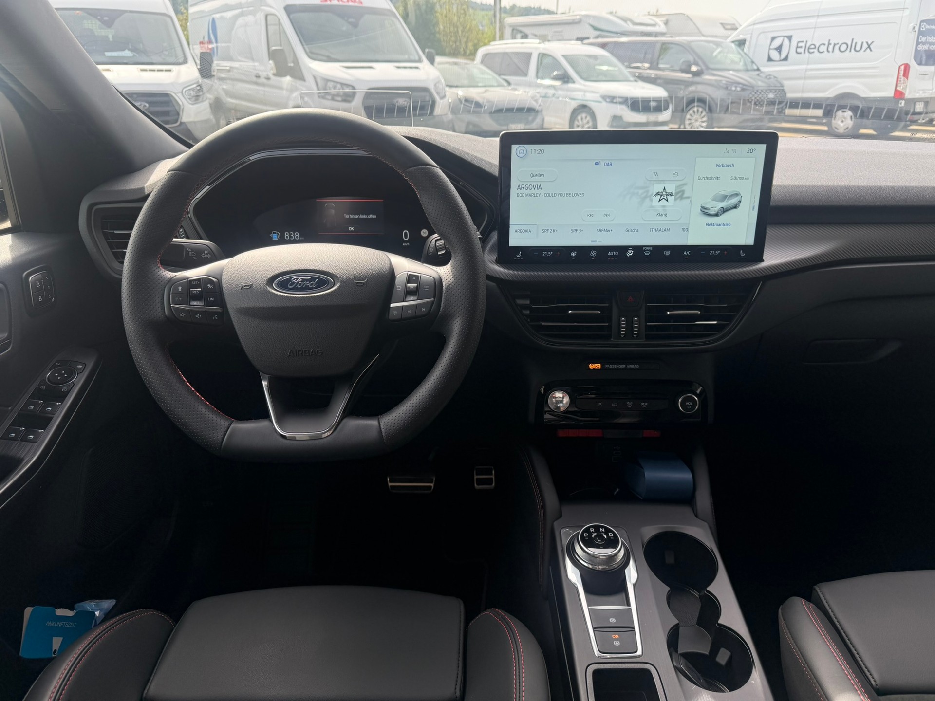FORD Kuga 2.5 FHEV ST-Line X 4WD-image-8