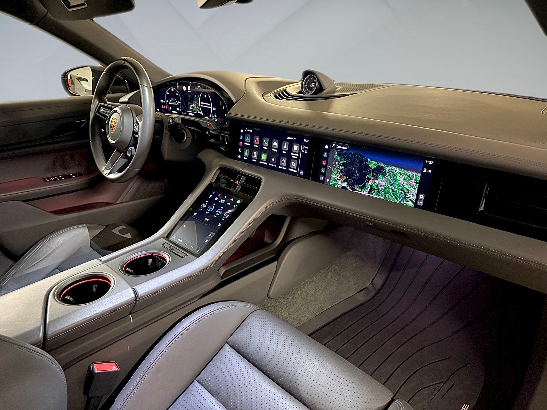 PORSCHE Taycan 4S Cross Turismo-image-12