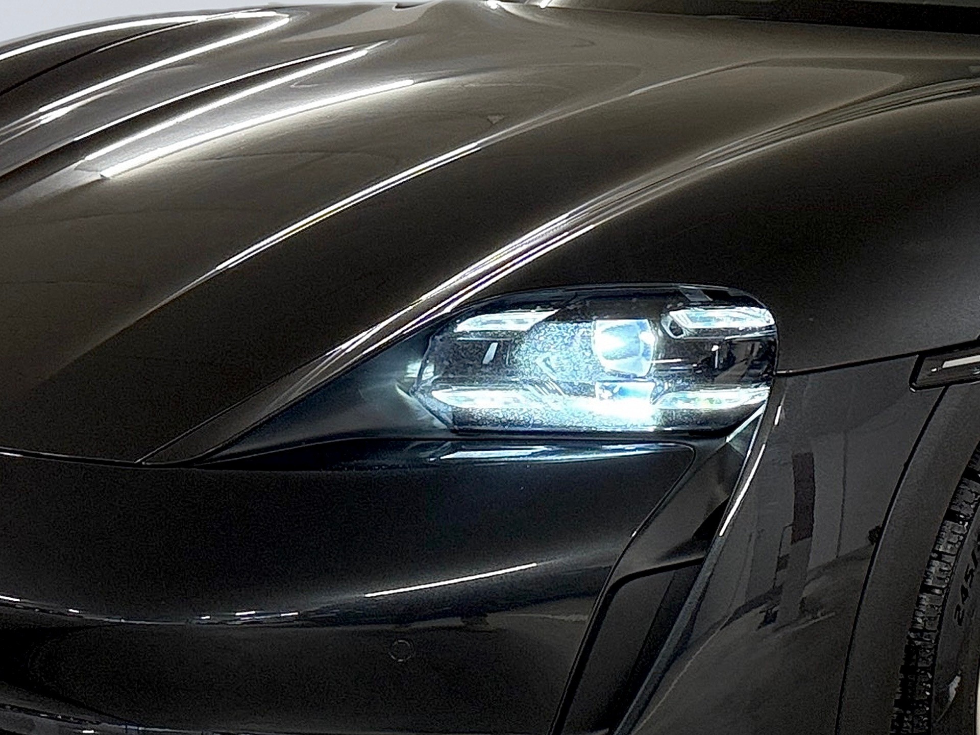 PORSCHE Taycan 4S Cross Turismo-image-8