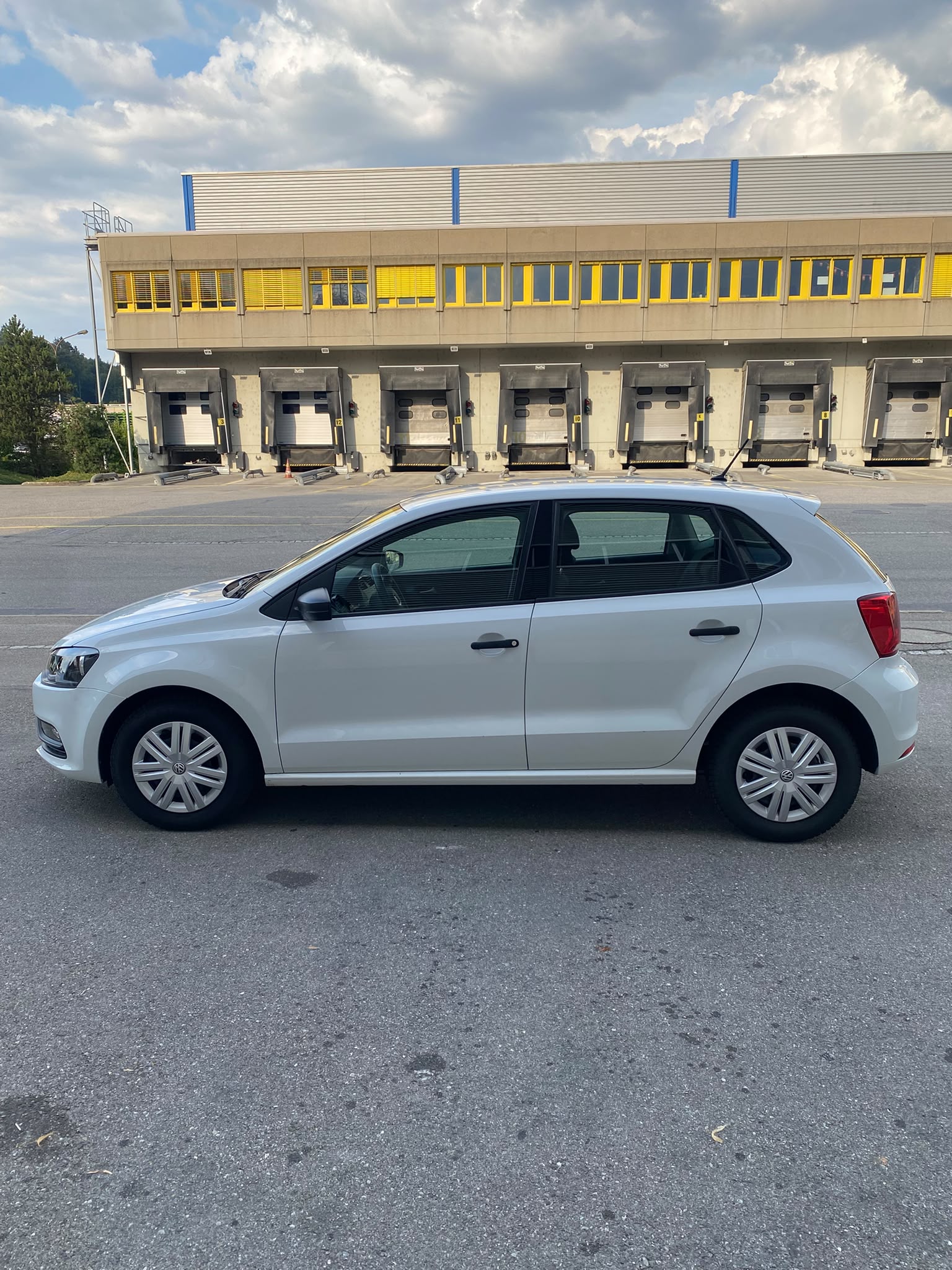VW 1.2 TSI 90 BlueMT Trendline-image-1