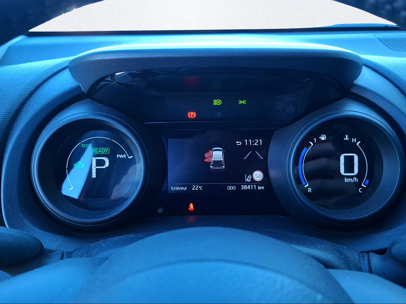 TOYOTA Yaris 1.5 Trend e-CVT-image-12