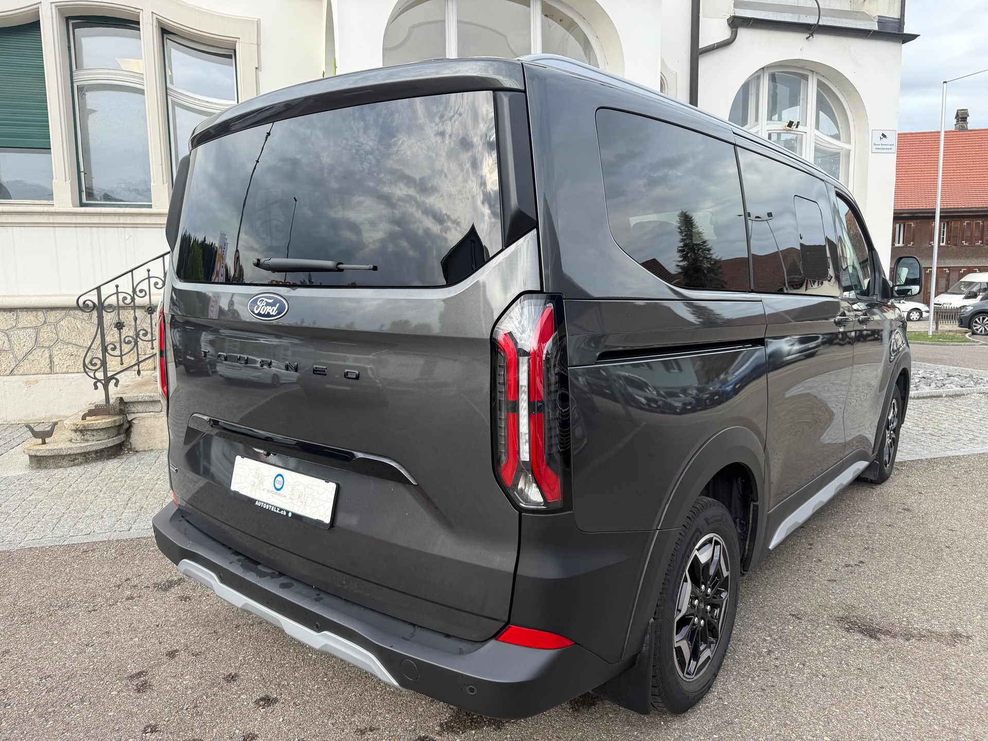 FORD Tourneo Bus 340 L1H1 PHEV Active-image-4