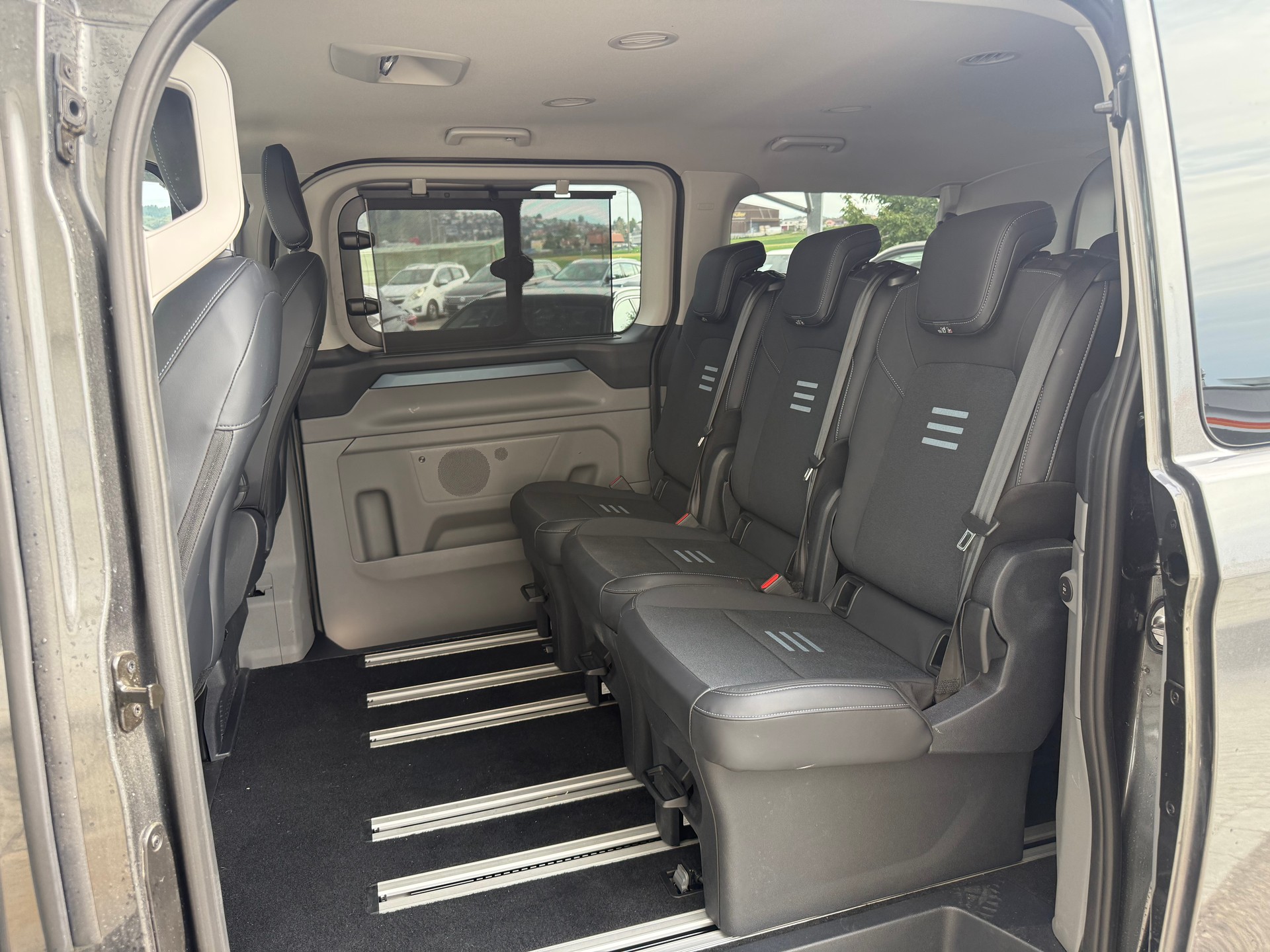 FORD Tourneo Bus 340 L1H1 PHEV Active-image-9