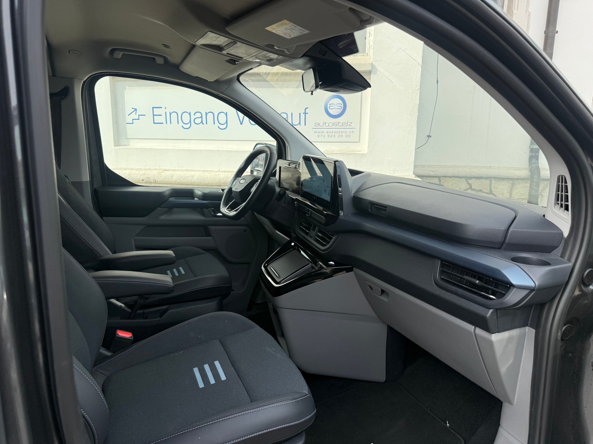 FORD Tourneo Bus 340 L1H1 PHEV Active-image-13