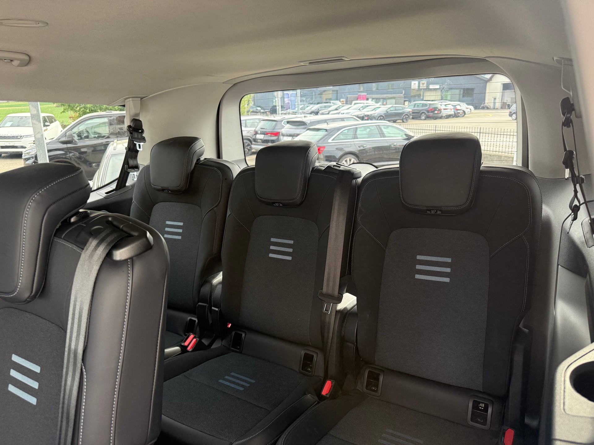 FORD Tourneo Bus 340 L1H1 PHEV Active-image-10