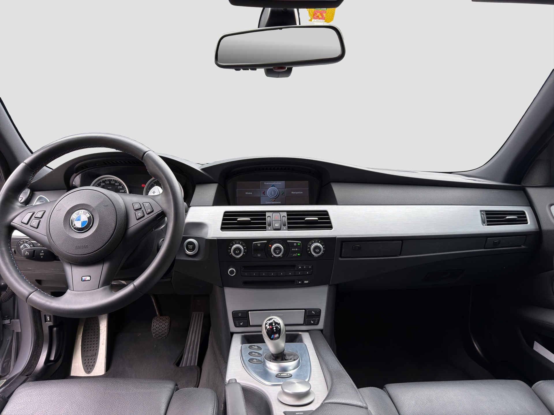 BMW M5 Touring-image-12