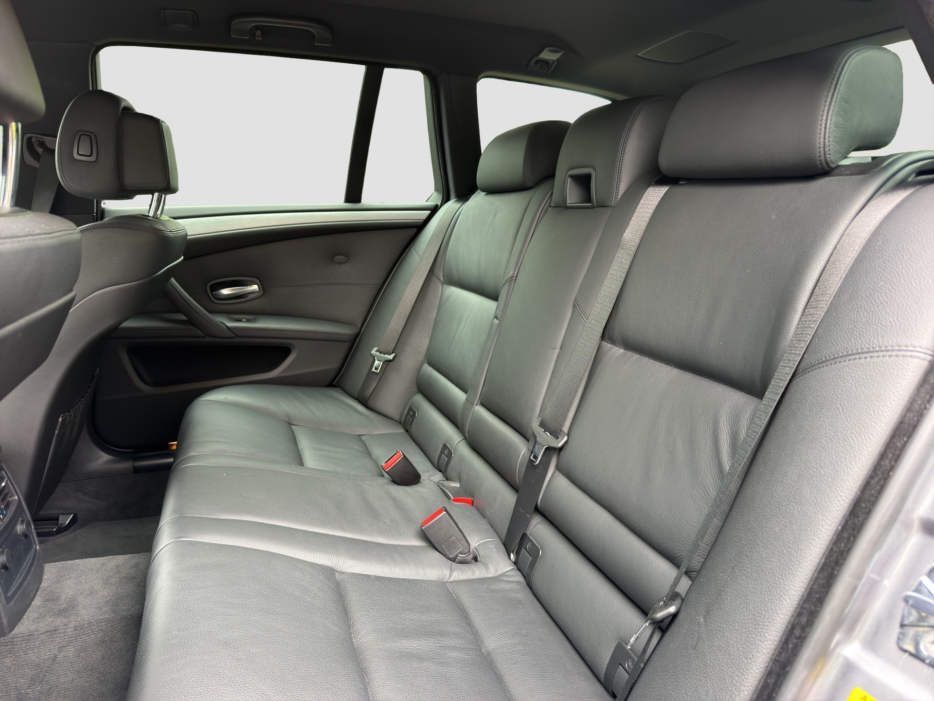 BMW M5 Touring-image-11