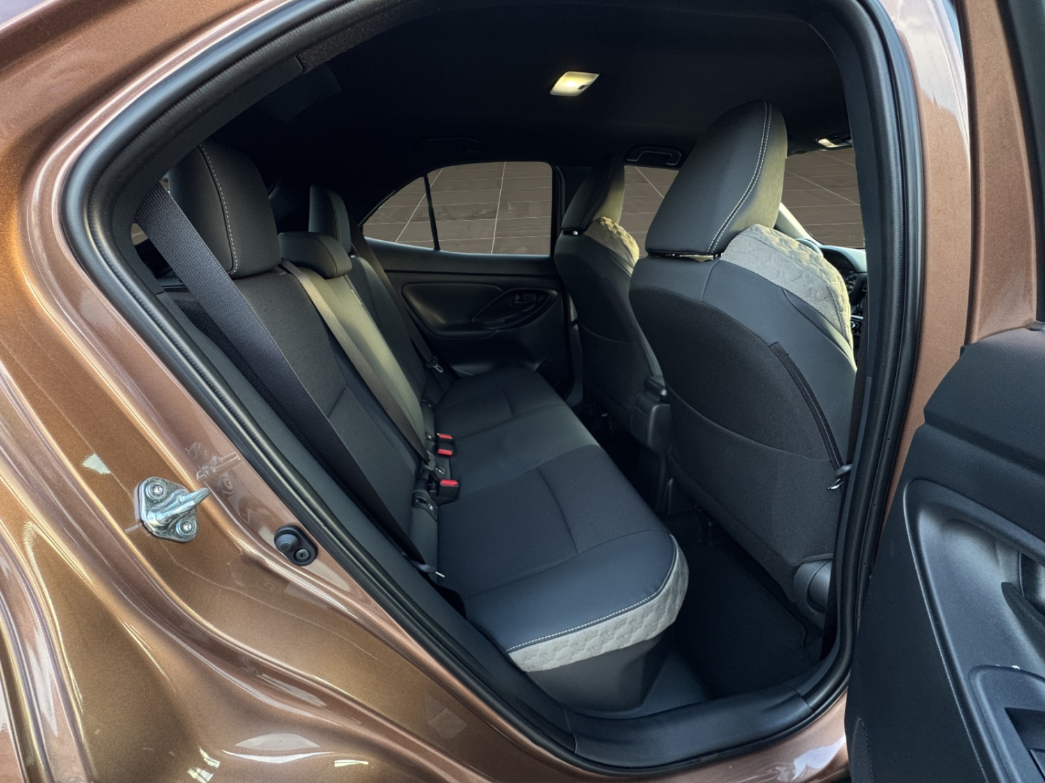 TOYOTA Yaris Cross 1.5 VVT-i HSD Premium AWD-i-image-22