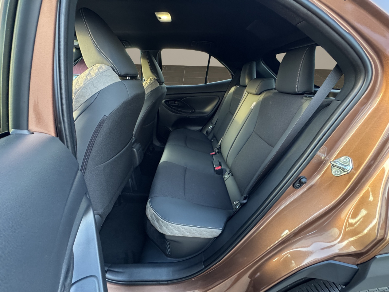 TOYOTA Yaris Cross 1.5 VVT-i HSD Premium AWD-i-image-19