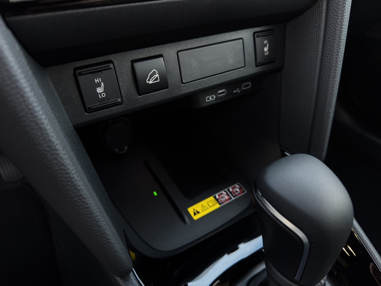 TOYOTA Yaris Cross 1.5 VVT-i HSD Premium AWD-i-image-18