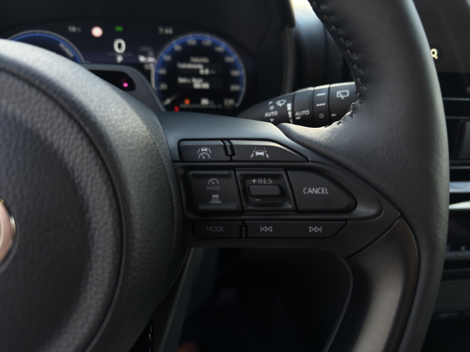 TOYOTA Yaris Cross 1.5 VVT-i HSD Premium AWD-i-image-17