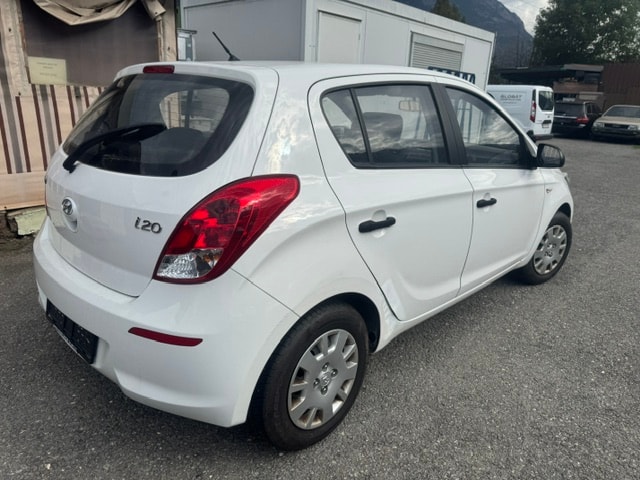 HYUNDAI i20 1.2 Comfort-image-3