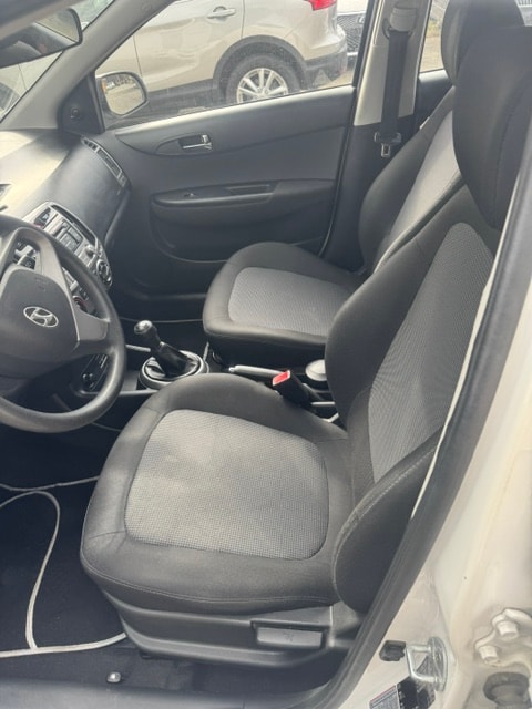 HYUNDAI i20 1.2 Comfort-image-8