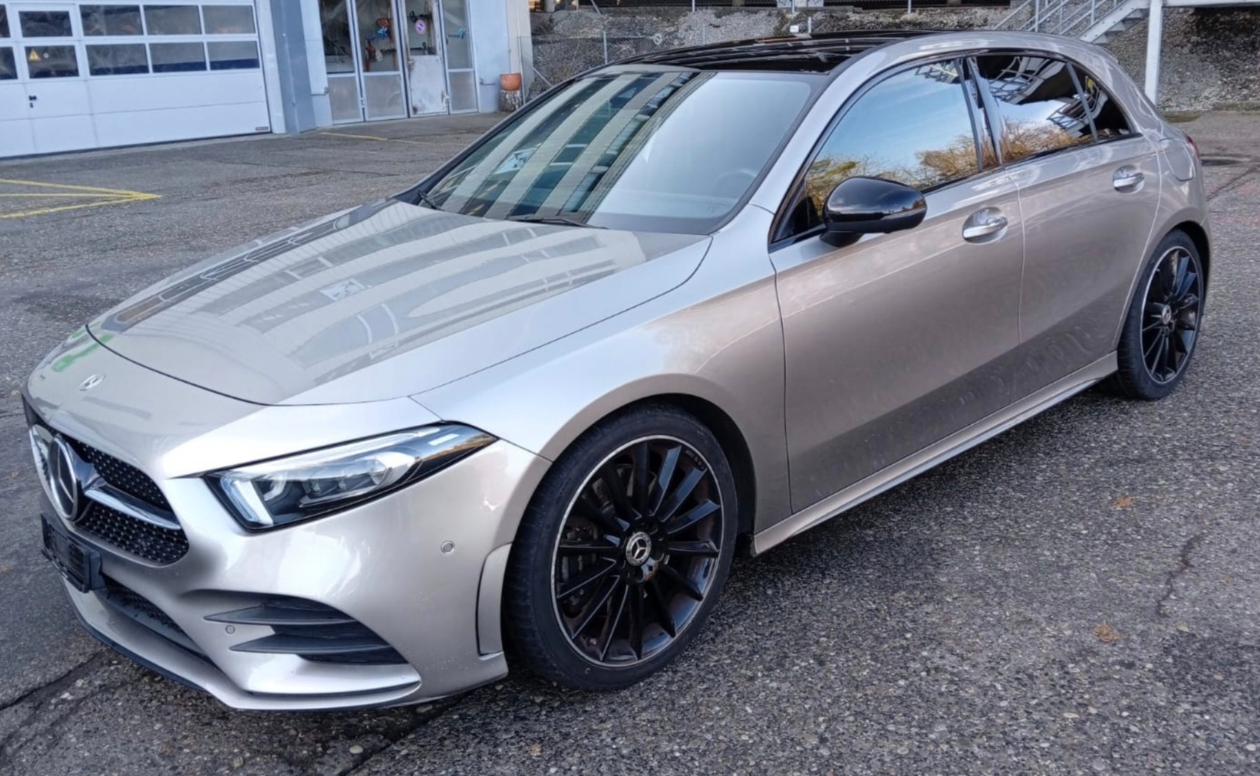 MERCEDES-BENZ A 250 AMG Line 7G-DCT-image-2