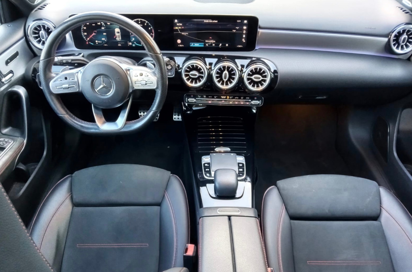 MERCEDES-BENZ A 250 AMG Line 7G-DCT-image-5