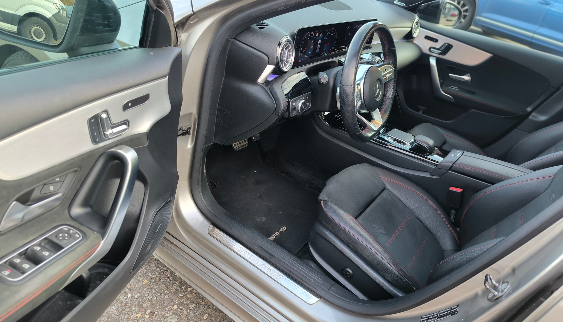 MERCEDES-BENZ A 250 AMG Line 7G-DCT-image-6