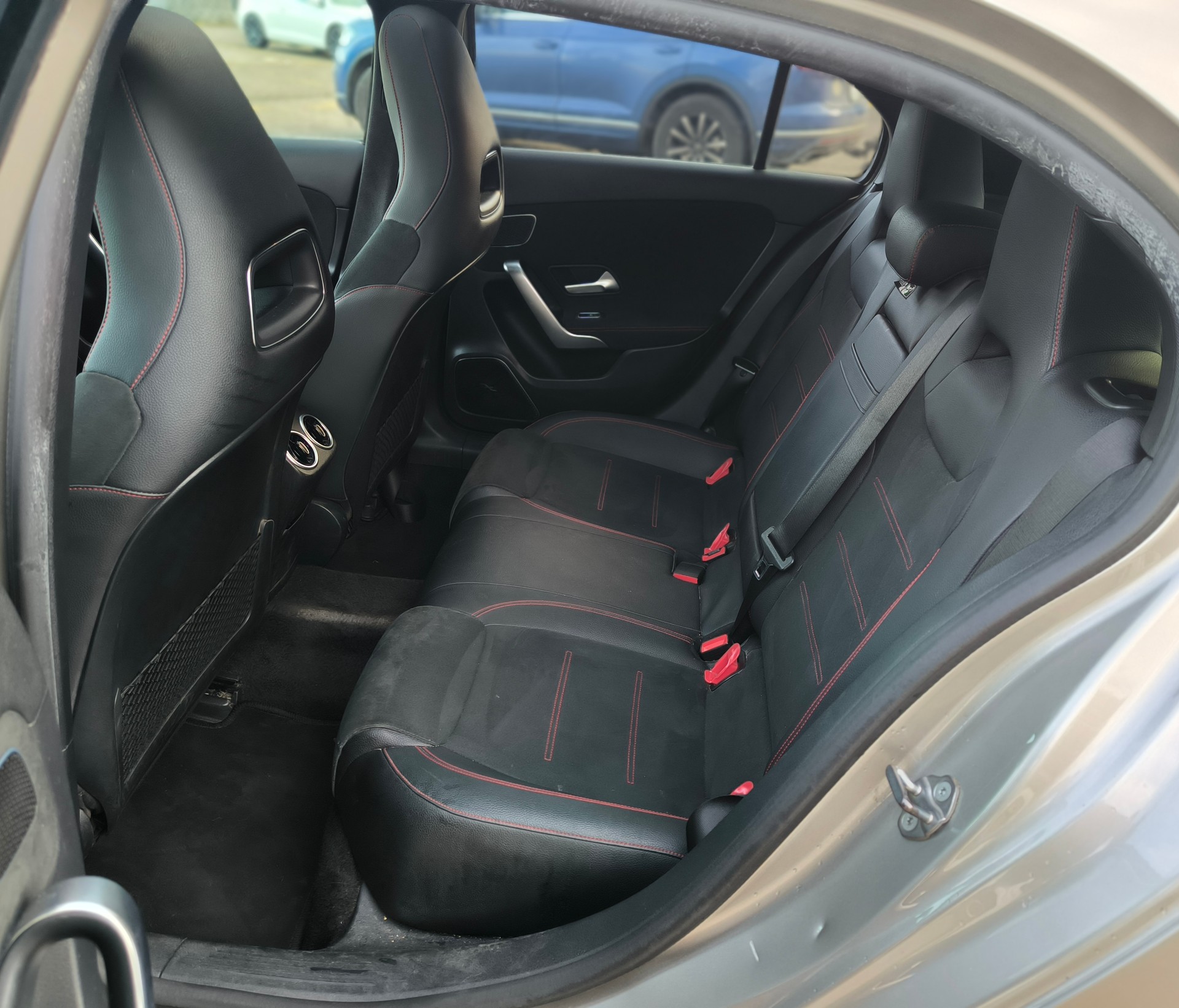 MERCEDES-BENZ A 250 AMG Line 7G-DCT-image-9