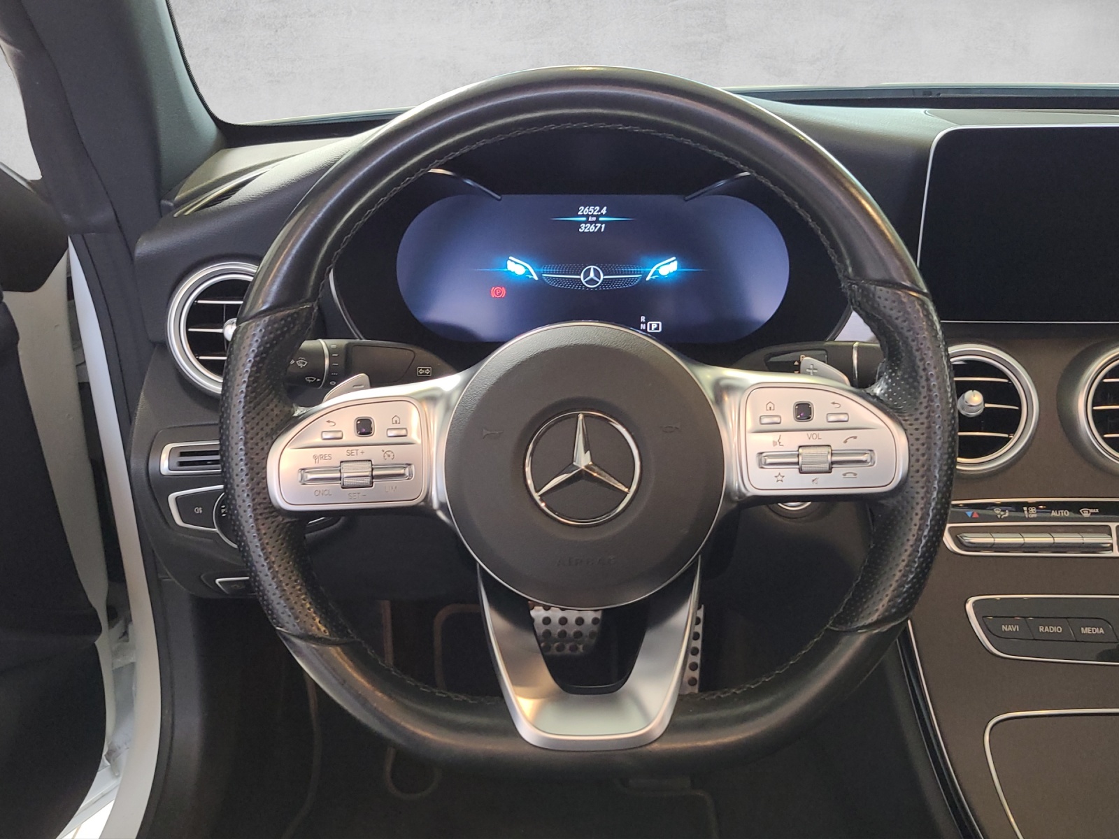 MERCEDES-BENZ C 200 AMG Line 4M Cabriolet A205 Cabriolet-image-12
