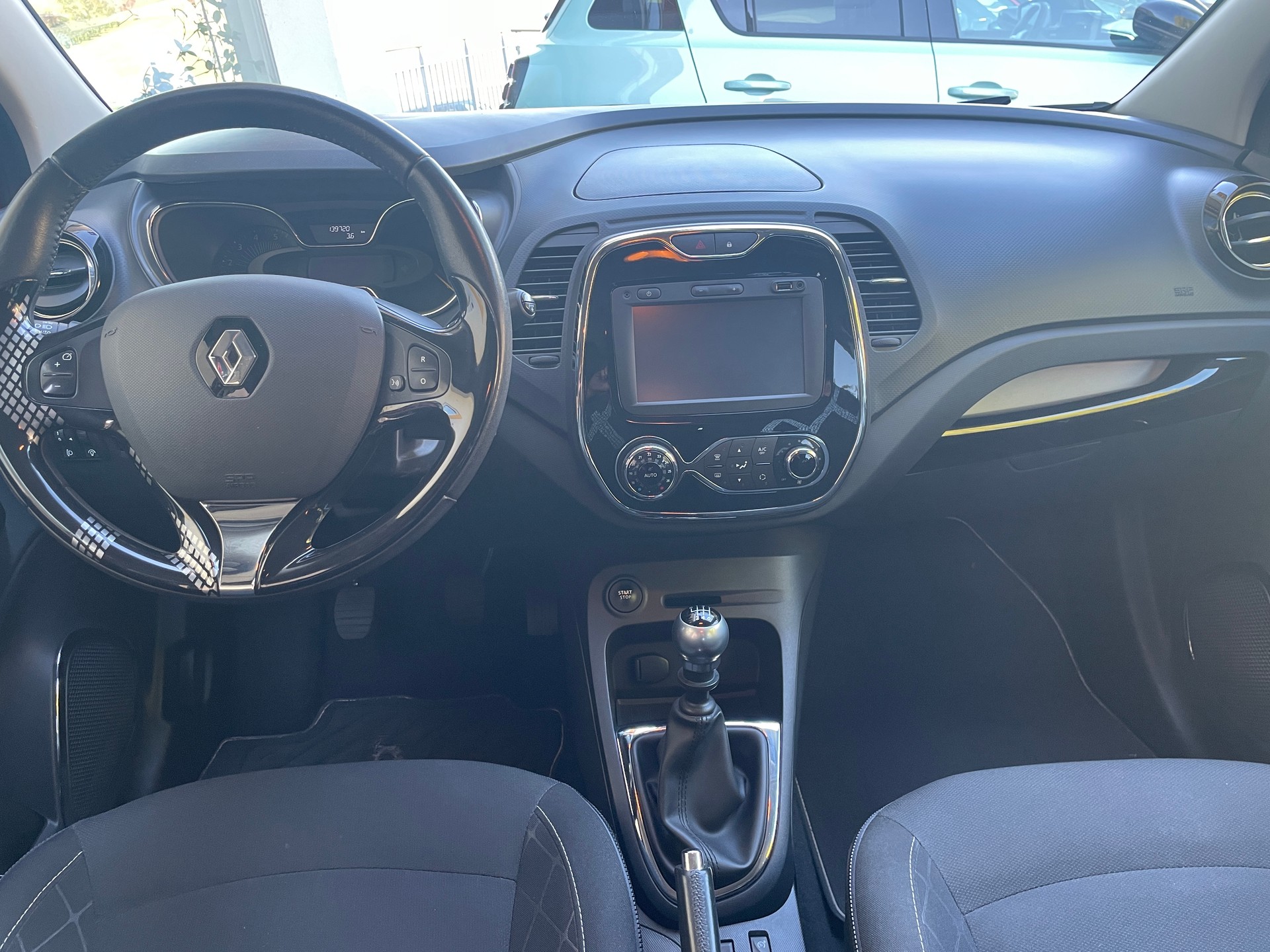 RENAULT Captur 1.5 dCi Privilège-image-13