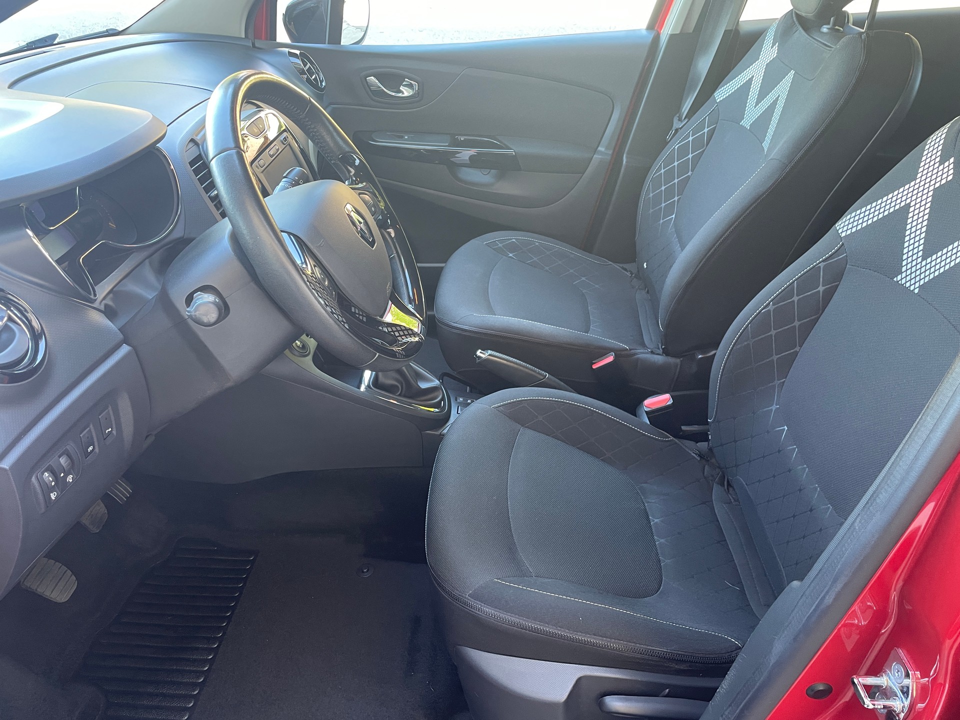 RENAULT Captur 1.5 dCi Privilège-image-14