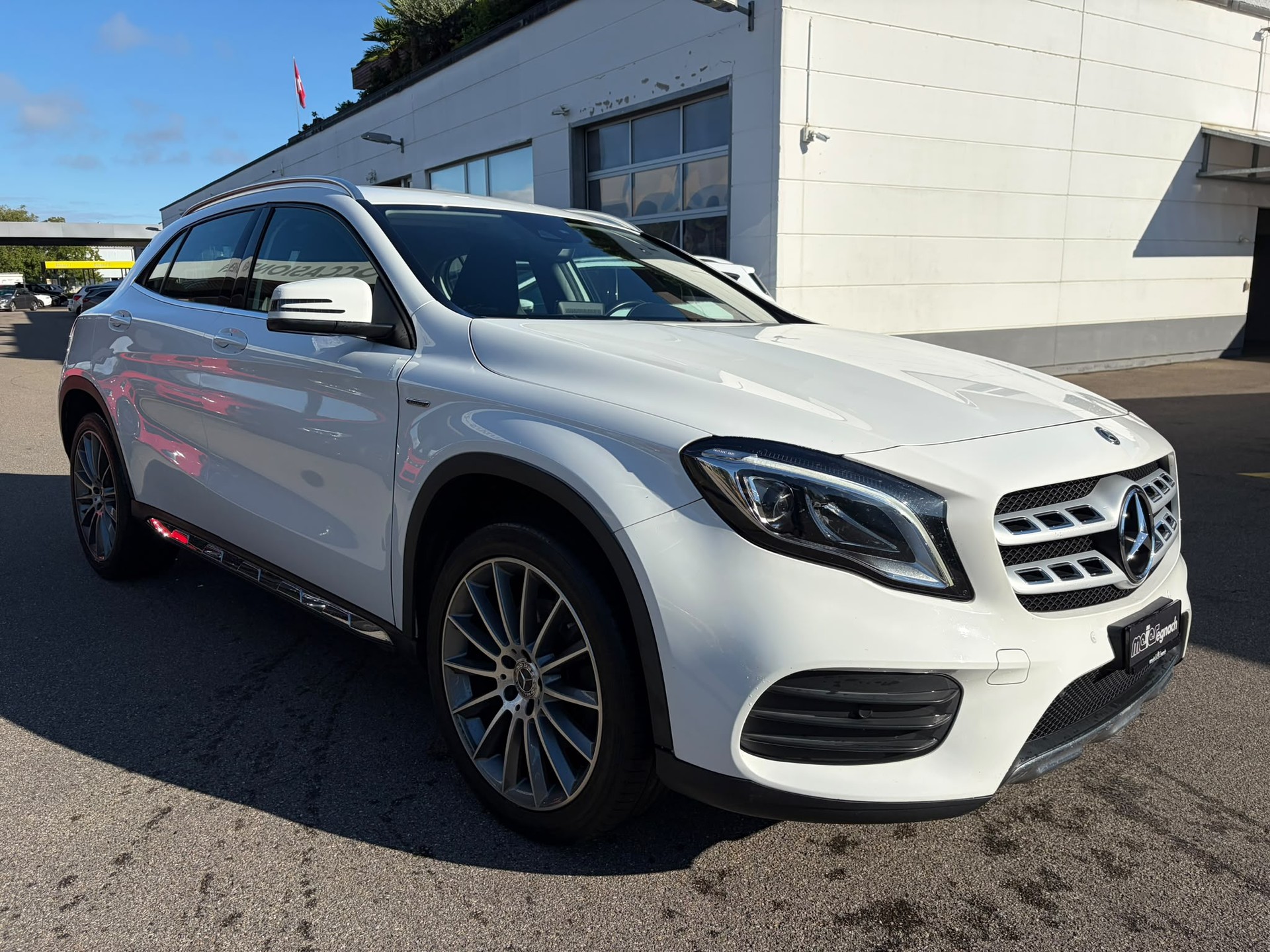MERCEDES-BENZ GLA 250 Urban 4Matic 7G-DCT-image-2