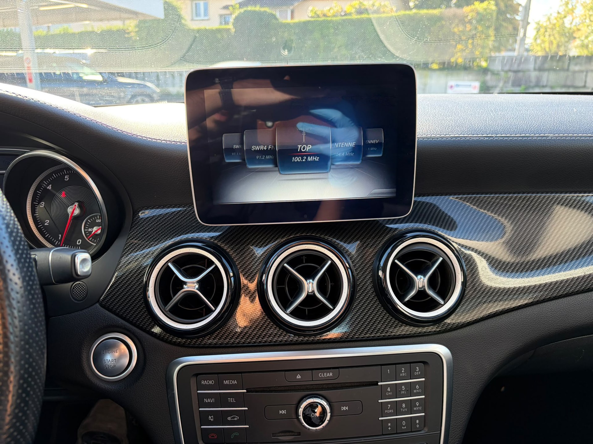 MERCEDES-BENZ GLA 250 Urban 4Matic 7G-DCT-image-11