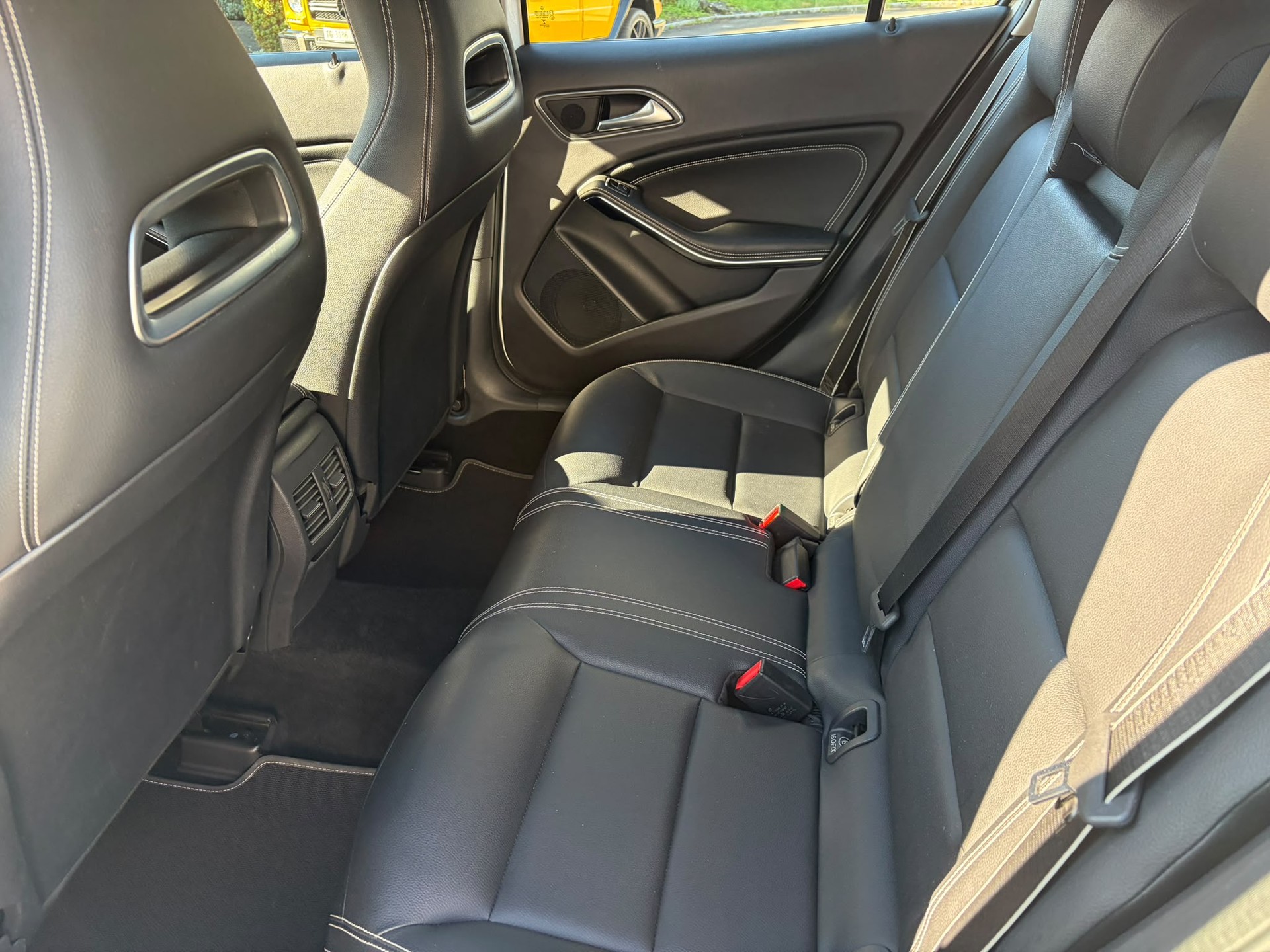 MERCEDES-BENZ GLA 250 Urban 4Matic 7G-DCT-image-14