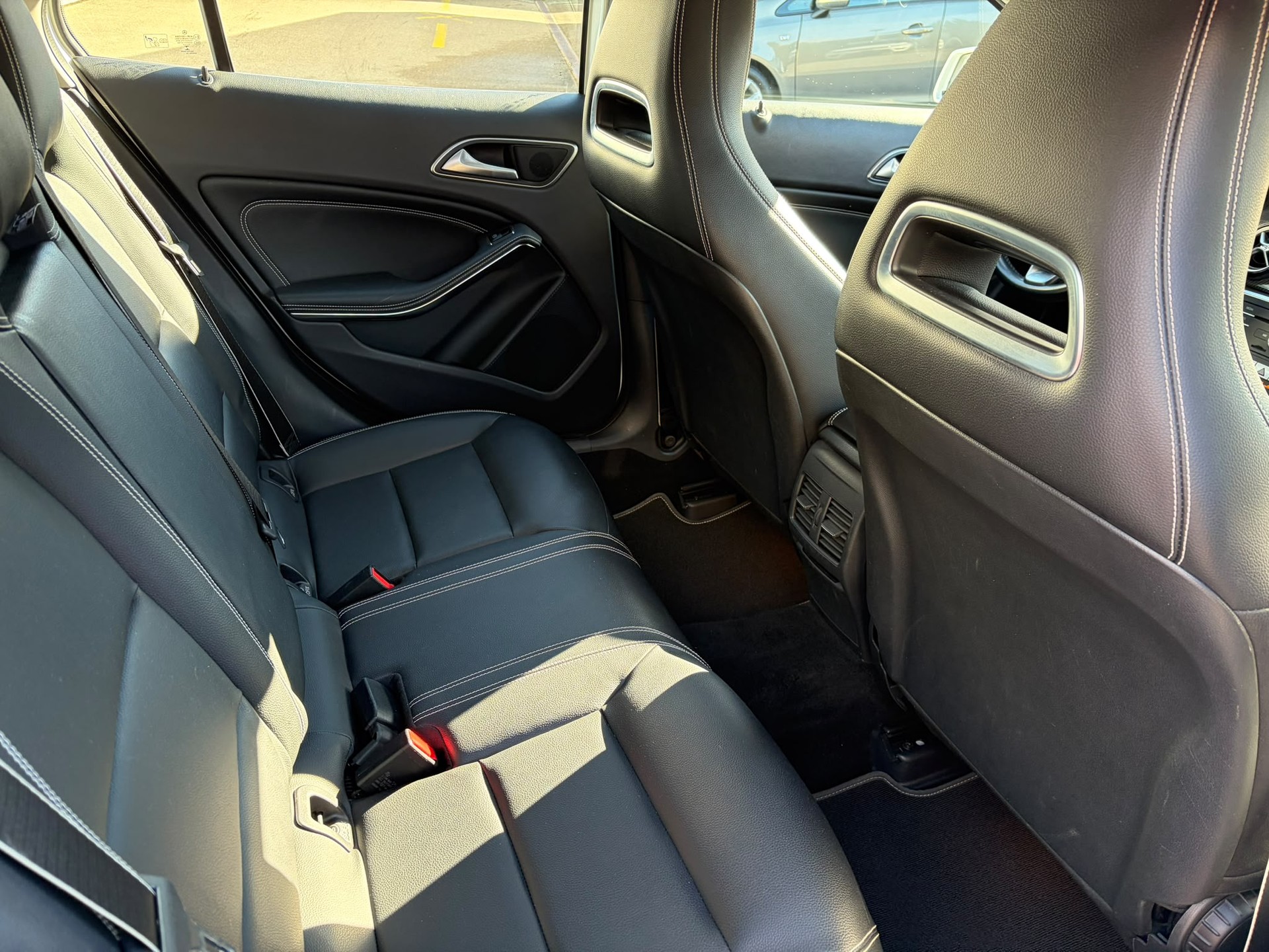 MERCEDES-BENZ GLA 250 Urban 4Matic 7G-DCT-image-15