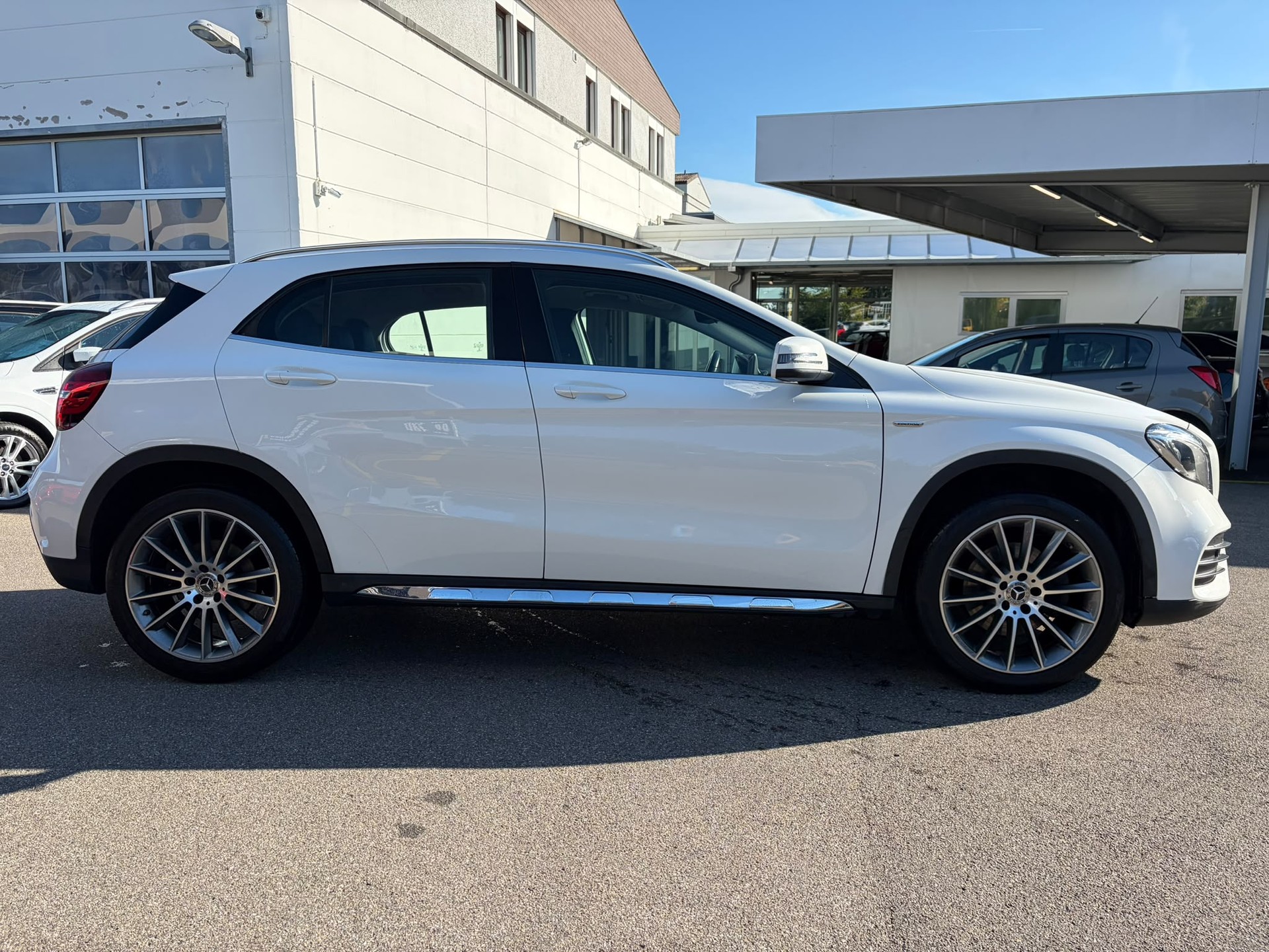 MERCEDES-BENZ GLA 250 Urban 4Matic 7G-DCT-image-4