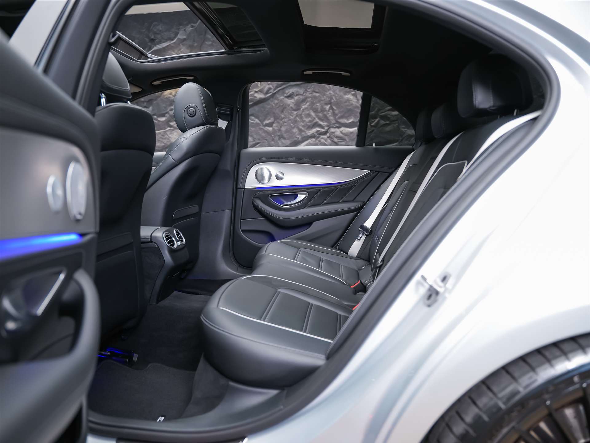 MERCEDES-BENZ E 63 S AMG 4matic *21" Felgen*Panorama*Sitzbelüftung*Massage*Ambientebeleuchtung*-image-15