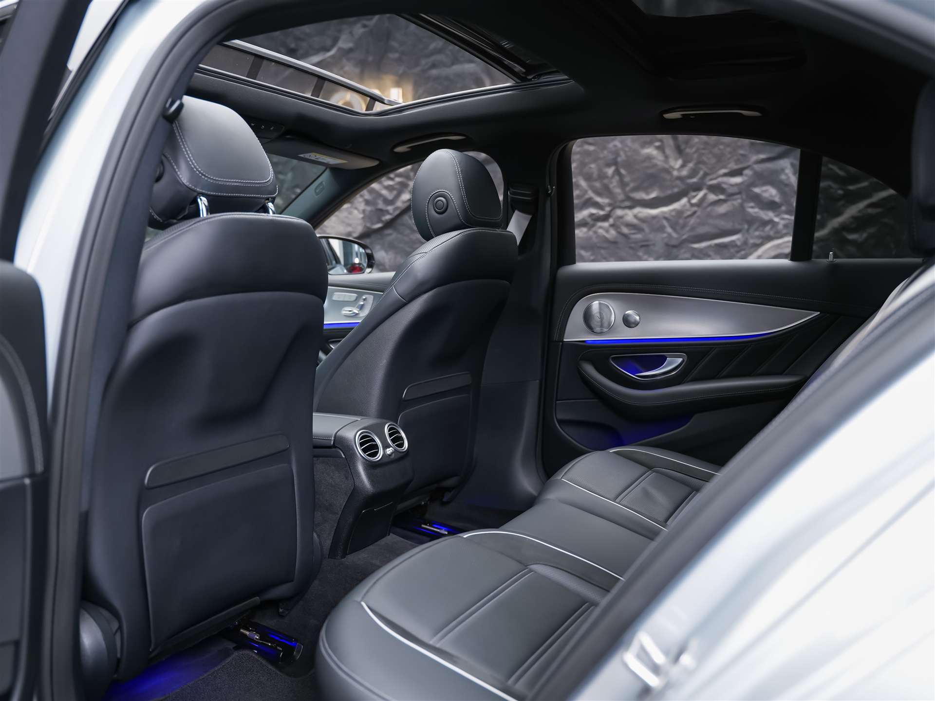 MERCEDES-BENZ E 63 S AMG 4matic *21" Felgen*Panorama*Sitzbelüftung*Massage*Ambientebeleuchtung*-image-13