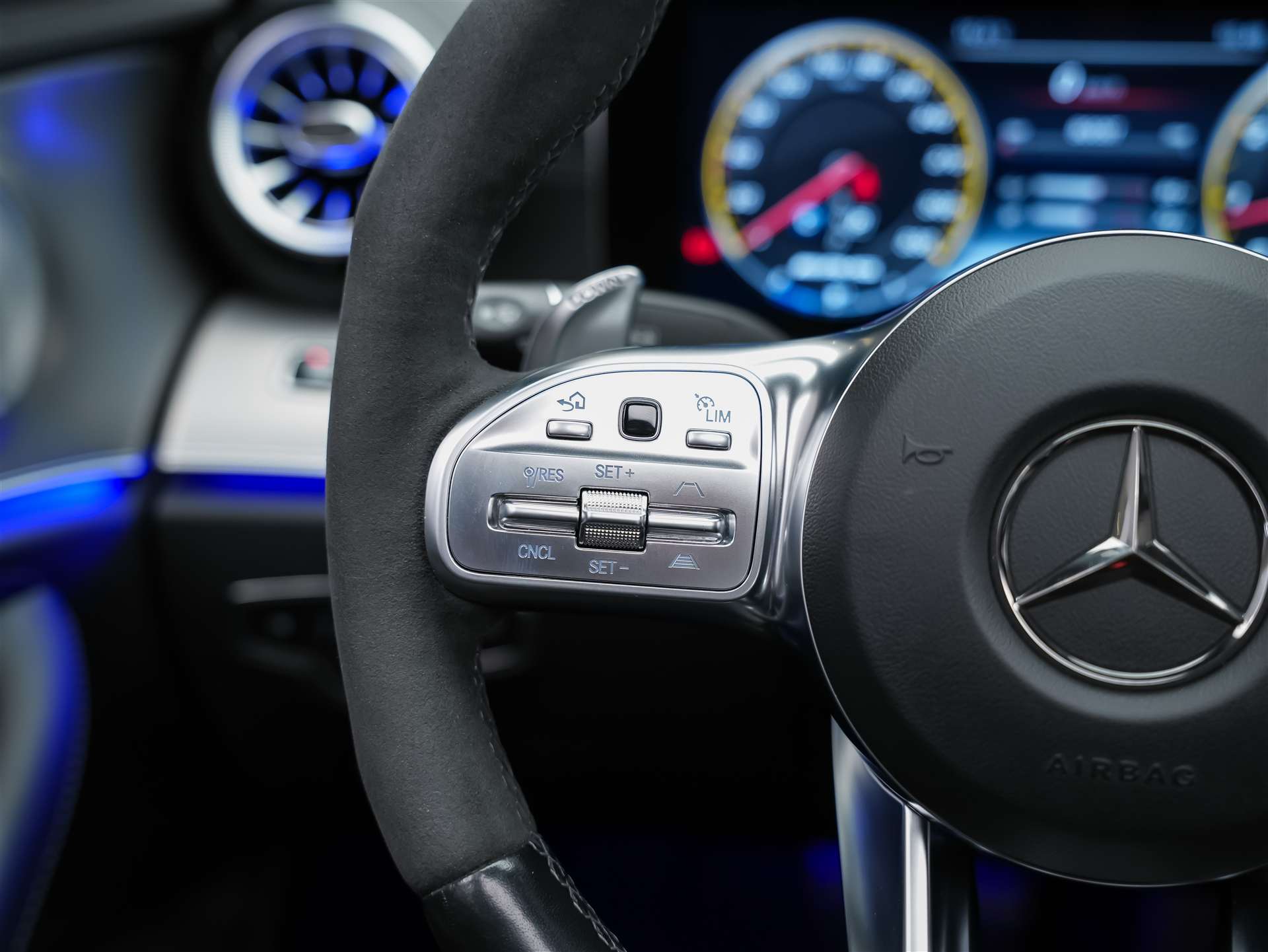 MERCEDES-BENZ E 63 S AMG 4matic *21" Felgen*Panorama*Sitzbelüftung*Massage*Ambientebeleuchtung*-image-30